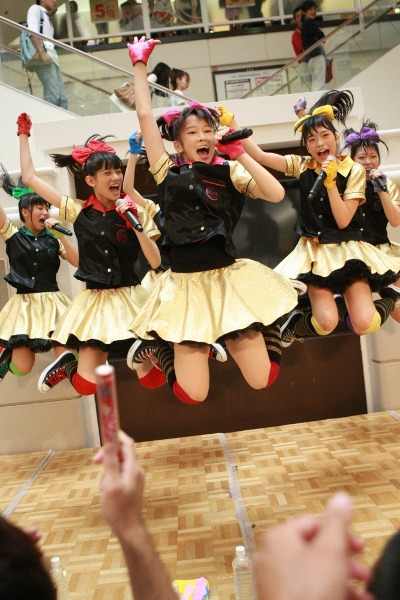 6人揃ってジャンプ。