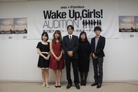 写真左から福原香織、加藤英美里、山本寛、待田堂子、神前暁。