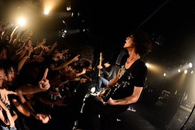 「カオスの百年 vol.8」男性限定ライブの様子。（撮影：橋本塁）