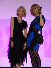 中島美嘉（写真左）と松嶋尚美（写真右）。