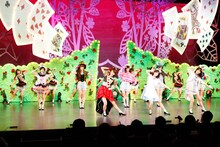 写真は乃木坂46「16人のプリンシパル」の9月9日第2公演より、第2幕の様子。