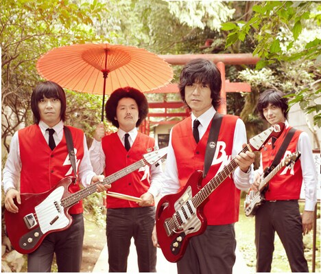 KOTARO AND THE BIZARRE MEN。左から加藤ひさし（Vo, B / THE COLLECTORS）、オカモト"MOBY"タクヤ（Dr / SCOOBIE DO）、古市コータロー（G,Vo / THE COLLECTORS）、キタシンイチ（G / The JFK）。