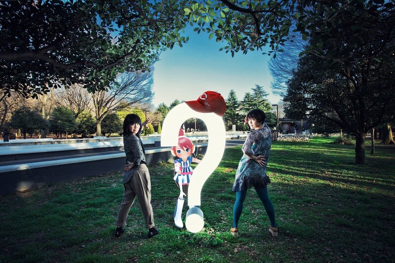 チャットモンチーとあきこロイドちゃんのコラボレーションアーティスト写真。