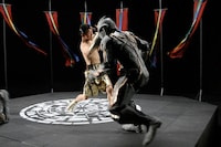 亀田大毅とグール。（C) 2012 石森プロ・テレビ朝日・ADK・東映