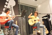 TAXMAN×上原子、SCANDALが銀座ユニクロでミニライブ