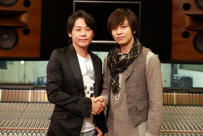 写真左から河村隆一、John-Hoon。