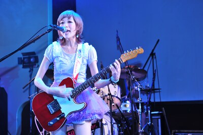 「すぅ」こと吉田菫（Vo, G）