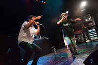 左からMMM（stillichimiya）と田我流。（Photo by 雨宮透貴）