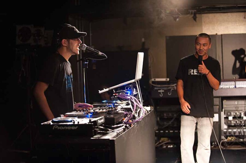 左からYoung-G(stillichimiya)、田我流。(Photo by 雨宮透貴)