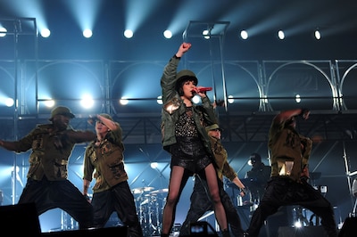 写真は6月22日に東京・日本武道館にて行われた全国ツアー「AI『INDEPENDENT』TOUR 2012」最終公演でのAI。