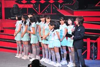 つんく♂とハロプロ研修生。