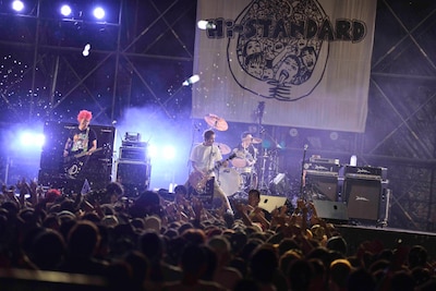 「AIR JAM 2012」でのHi-STANDARD。 （Photo by Rui Hashimoto）