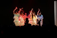 でんぱ組.incワンマンライブ「愛をでんぱに」の様子。