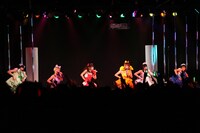 でんぱ組.incワンマンライブ「愛をでんぱに」の様子。