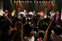 でんぱ組.incワンマンライブ「愛をでんぱに」の様子。