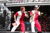 阿部義晴（写真左）、手島いさむ（写真右）