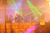 新曲「UZA」を披露するAKB48新選抜メンバー。