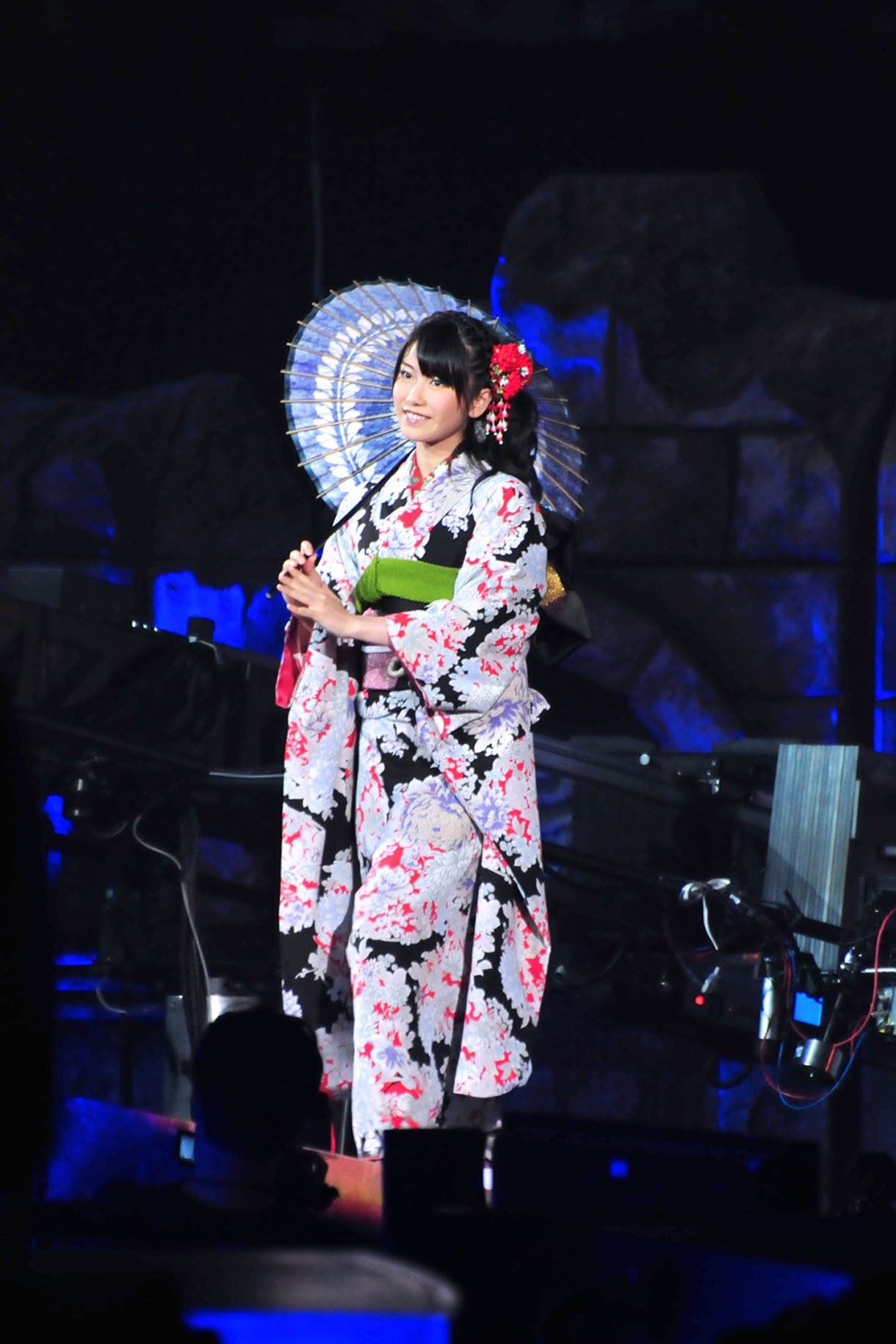 横山由依