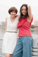 映画「FASHION STORY ～Model～」のメインキャストを務める本田翼（写真左）と加賀美セイラ（右）。(C)2012F.S.フィルムパートナーズ