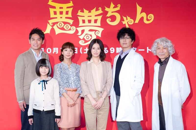 「悪夢ちゃん」出演者6人のフォトセッション。