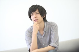 オウガ出戸学が新作「100年後」に込めた思い明かす