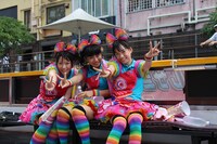 写真左から大黒柚姫、坂本遥奈、伊藤千由李。