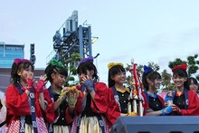 「ロコドルサミット 2012」審査員特別賞を受賞したチームしゃちほこ。