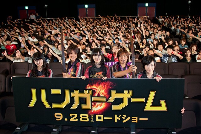 「ハンガー・ゲーム」ジャパンプレミアでのフォトセッションより。 (C) 2012 LIONS GATE FILMS INC. ALL RIGHTS RESERVED.
