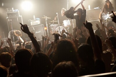 写真は「RADIO DRAGON presents Live Dragon vol.9」のDOES出演時の様子。(c) shimbo yuki