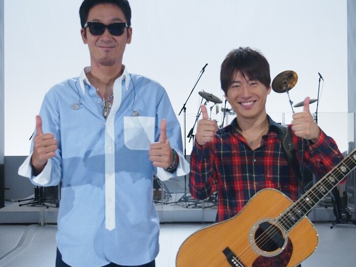 スタジオライブ収録時のコブクロ。