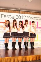 「コ・フェスタ2012」発表会見の様子。写真左から若月佑美、白石麻衣、桜井玲香、松村沙友理、西野七瀬。