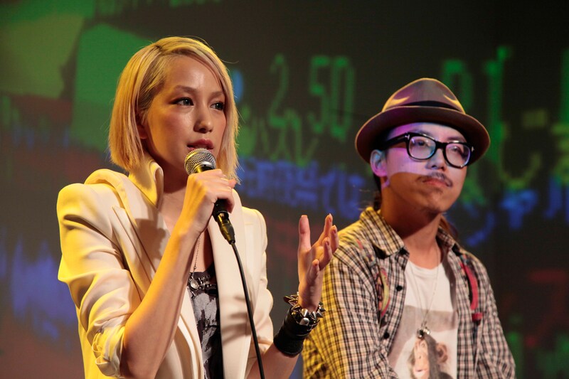 中島美嘉（写真左）とレスリー・キー（写真右）。