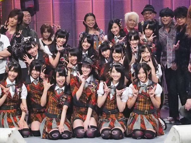 番組レギュラー陣との記念撮影。