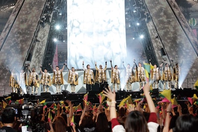 写真は「EXILE TRIBE LIVE TOUR 2012 ～TOWER OF WISH～」のライブのワンシーン。