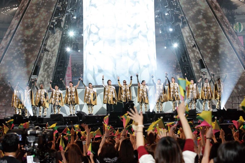 写真は「EXILE TRIBE LIVE TOUR 2012 ～TOWER OF WISH～」のライブのワンシーン。