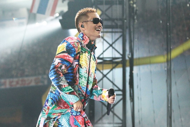 写真は「EXILE TRIBE LIVE TOUR 2012 ～TOWER OF WISH～」のライブのワンシーン。