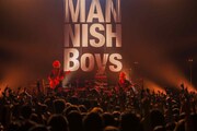 写真は「MANNISH BOYS Presents CRAZY FRIENDS’ COMING TO TOWN」赤坂BLITZ公演の様子。