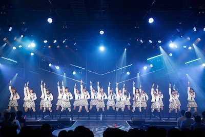 「会いたかった」をパフォーマンスするHKT48 2期生。