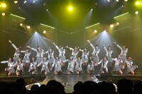 「会いたかった」をパフォーマンスするHKT48 2期生。