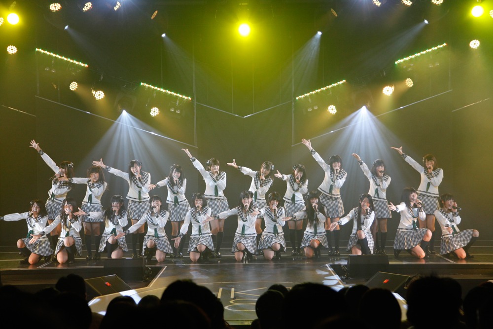 「会いたかった」をパフォーマンスするHKT48 2期生。