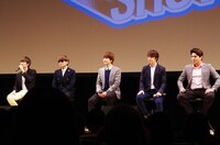 写真左からウニョク、リョウク、キュヒョン、ドンへ、カンイン。