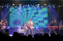 Silent Sirenのライブパフォーマンスの様子。