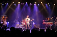 Silent Sirenのライブパフォーマンスの様子。