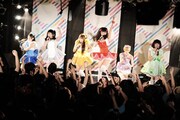でんぱ組.incのライブパフォーマンスの様子。
