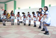 私立恵比寿中学（写真はBIG HOPガーデンモール印西ミニライブの様子）