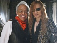 スタジオライブ収録時の谷村新司と高見沢俊彦。