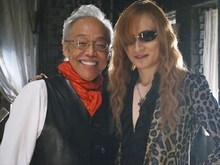 スタジオライブ収録時の谷村新司と高見沢俊彦。