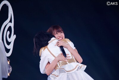 写真は「AKB48 in TOKYO DOME ～1830mの夢～」のワンシーン。