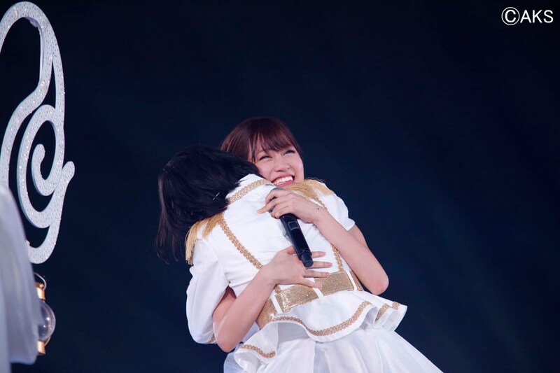 写真は「AKB48 in TOKYO DOME ～1830mの夢～」のワンシーン。