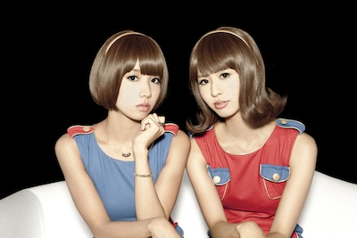 アルバム情報の発表に合わせて公開されたバニラビーンズの最新アーティスト写真。